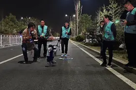 多图揭秘：全球首场人形机器人半马“跑团”图片