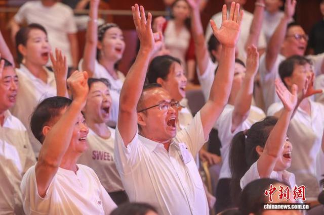 江西南昌举行“八一军歌音乐会”