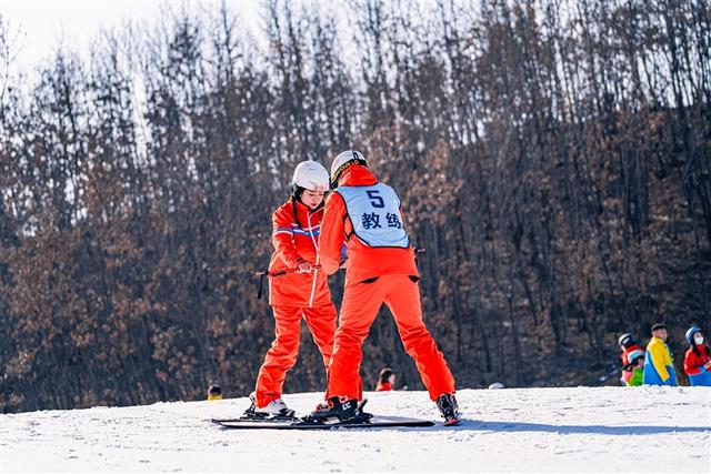 雪场之上 汤泉之下——平顶山冬季文旅奏响“冰与火之歌”