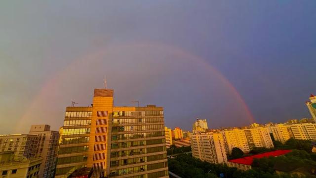 超多美图刷爆朋友圈！北京雨后出现壮美双彩虹奇观