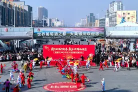 宁夏西夏区：社火闹新春 民俗送祝福图片
