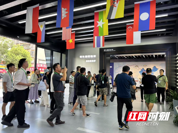 张吉怀E起游侧记 ① | 从陆港到非遗园，怀化这场穿越之旅让媒体大V直呼过瘾