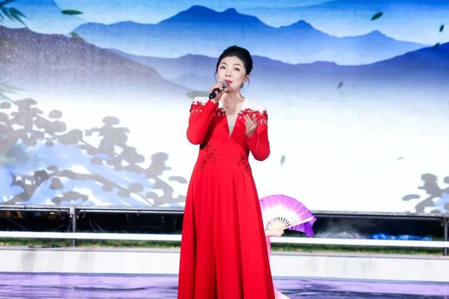 “相约滨海之夏”广场文化系列活动闭幕式暨“玉兰枝头听江南”江南民歌展演顺利举办