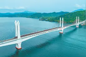 池州至黄山高铁正式开通运营 途经九华山、太平湖等多个风景名胜区图片