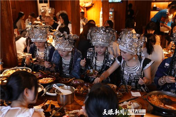 玩玻璃水 看好赛事 品红酸汤——黔东南入选全国避暑游目的地榜单
