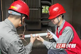 国网株洲天元供电支公司：“五一”节前特巡 全力保障电网安全运行图片