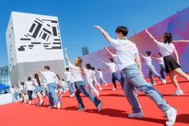 白领、老外也爱跳！ “舞动申城燃情浦东”广场舞大赛启动，元旦前后展演图片