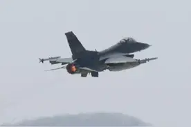 美军证实驻韩美军F-16战机坠落：事故发生前遇“飞行紧急情况”图片
