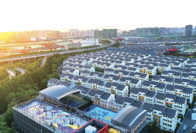 潮声丨“第五立面”，解码城市的“金边银角”