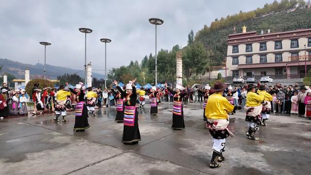 湟中区 塔尔寺大景区“文艺巡游+非遗民俗”让游客沉浸式感受河湟文化魅力