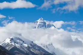 他从成都骑行到珠峰大本营，随身行李竟然只有10公斤，原因是……图片