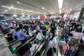 端午节当日，武汉铁路迎来假日返程客流高峰图片