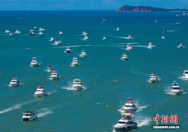 国庆假期三亚游艇出海游受青睐