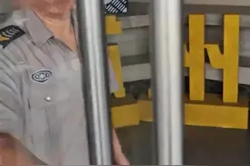 不让躲雨的苏州市慈善总会道歉了：严肃批评教育涉事工作人员图片