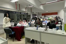 “深i暖流行动”永安夜校课堂开课 “手工穿戴甲”课程助卡嫂宝妈再就业图片