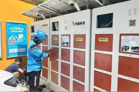 1分钟让外卖小哥随时“满电” 武汉两万组锂电池换新“上岗”图片