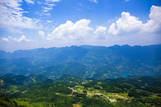 利川云雾山：日月绣岭结仙梁