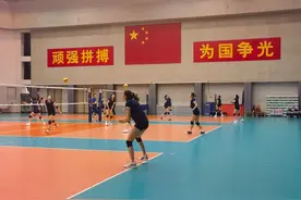 中国女排加紧备战，蔡斌：希望朱婷在世联赛澳门站前归队图片
