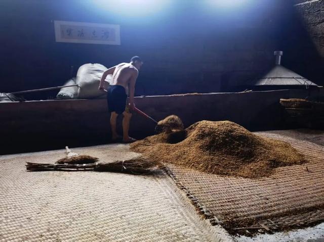 穿越龙泉山，发现一个「活的」老场镇
