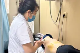 腰部像被火烧灼，有一种痛是“带状疱疹”！医生：“黄金时间”3天内就诊图片