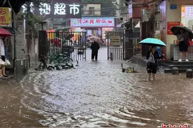 广东连三天暴雨 广州白昼如夜韶关有街道变小河图片