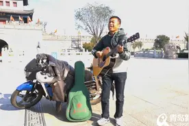 【咱们青岛人】凭歌声走红的“三品大叔”：旷野般的半生 答案飘在风中图片