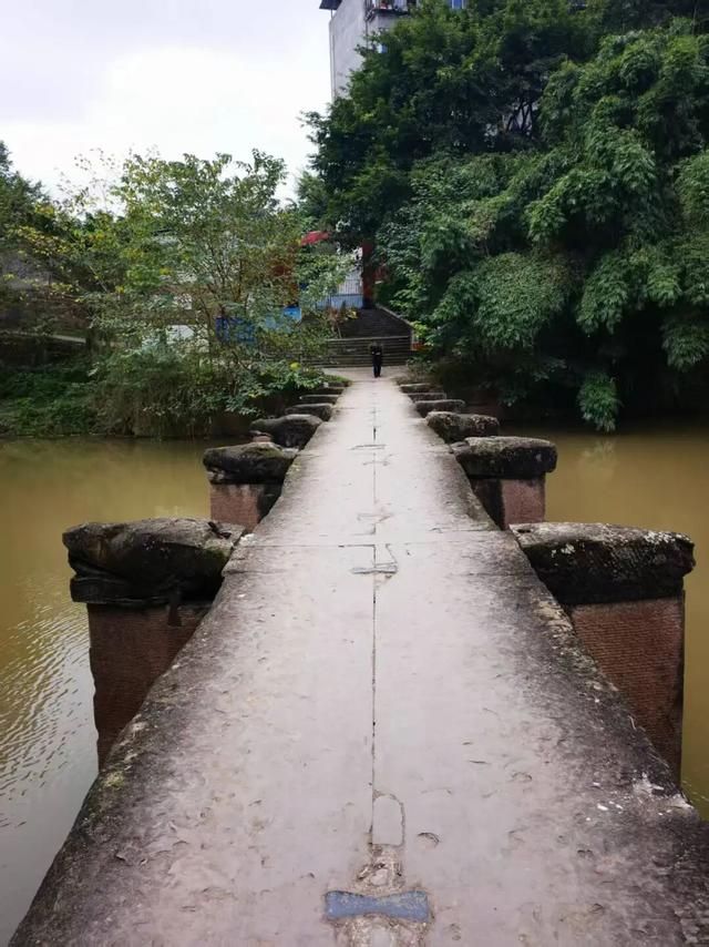 坐标简阳，361岁古桥，202岁石狮，与2分钟起落的飞机