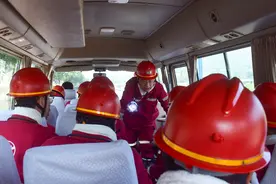 锚定现代化 改革再深化｜下井记——在地下400米探寻传统煤矿的现代转型图片