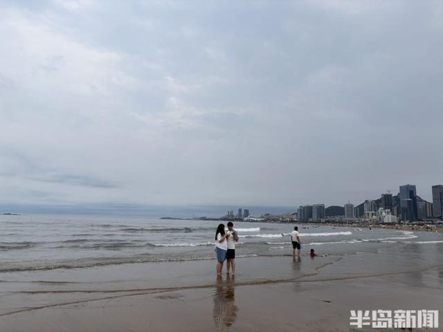 雨后享清凉！青岛海边人气旺