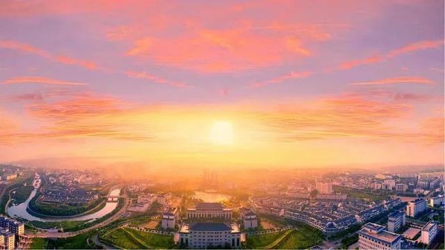 滇中藏不住了！楚雄21℃暖冬，一半是山水秘境，一半是舌尖热辣