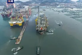 比最大航母还大！30万吨级“海上巨无霸”从烟台开赴巴西图片