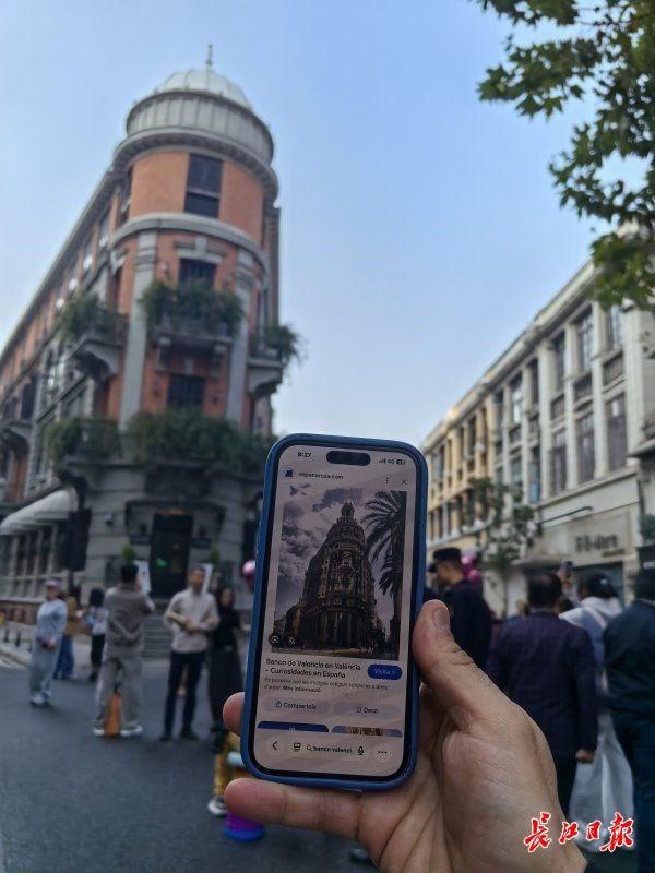 西班牙政党委员访汉发现：巴公房子在西班牙有同款