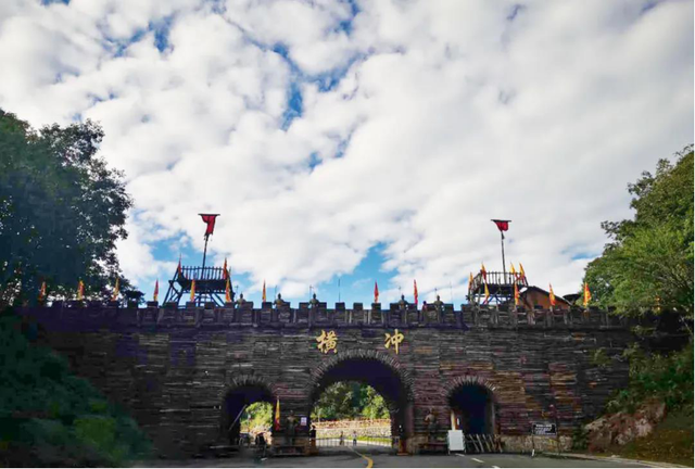 层林尽染，走进保康的秋日诗篇！