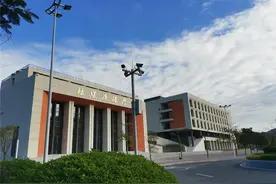 华南农业大学珠江学院融媒演播厅图片