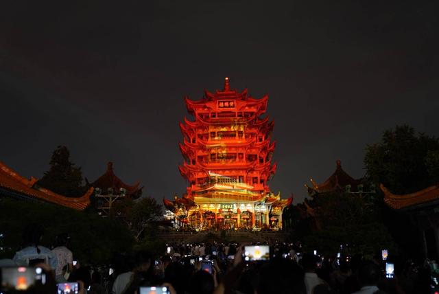 李白对诗今朝客 岳飞扬戟长江波 黄鹤楼入围假日景区热度前十