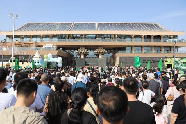首日纳客4万余人！济南鹊山生态文化区一期开放