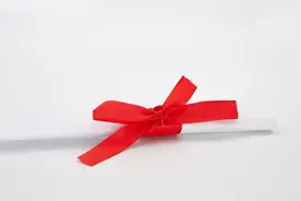 物理类高考男生竟被调剂学表演，自称“不具备出道条件”，校方回应图片