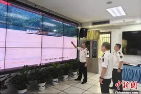 双洪峰过境  广西柳州海事部门处置一起渔排漂流险情图片