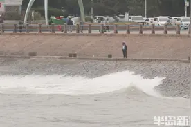 海边风浪大图片