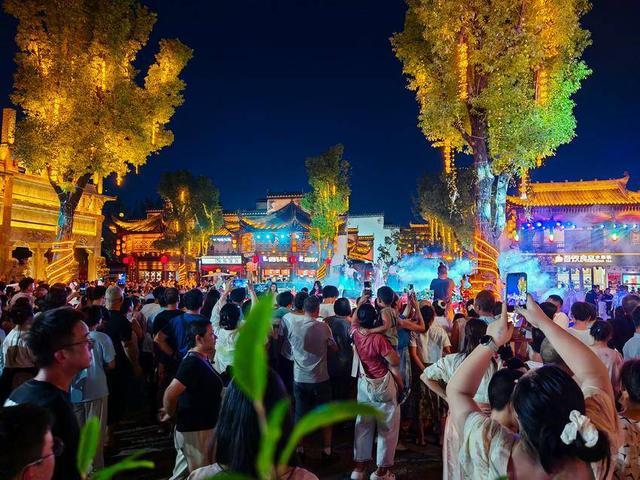 云梦祥云湾夜未央 楚文化遇见现代夜经济