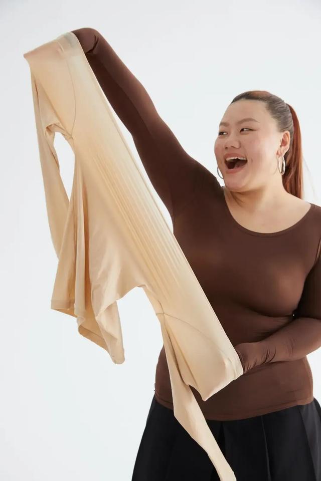 爽翻了！今天起女生真不用穿内衣了......