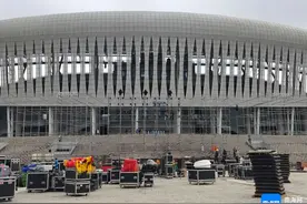 万宁2025蛇年春晚筹备忙 舞台搭建初现规模图片