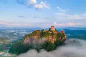 龙山太平山 丹霞风光 圣山福地图片