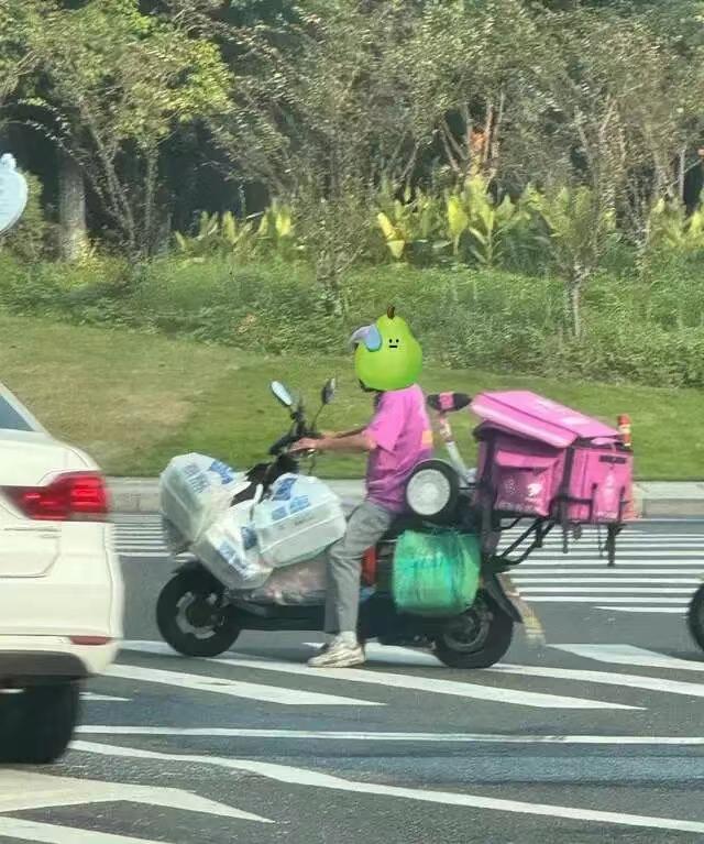 山姆回应配送员电动车挂满大件货物：将在全国陆续推进三轮车运输 | 大鱼财经