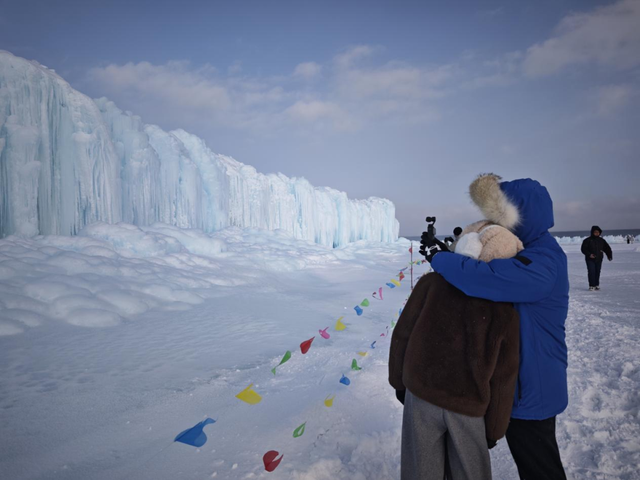 夏季不缺游客的赛里木湖、那拉提景区，也开始“卷”冬季旅游了