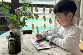 翻“书”越岭，幼儿园娃们“以书会友”图片