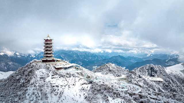 刚刚！凤凰山下雪啦！是真的！