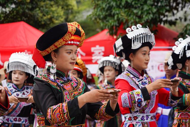 火把映红乌蒙山！全国“四季村晚”板底夏季示范暨威宁火把狂欢夜炽热启幕