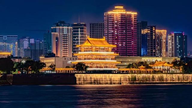 任克威·邂逅星城｜于湖大深秋，于湘江夜色