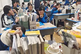 被学生赛场拼搏感动，衢州女老师做120个蛋挞送进教室图片